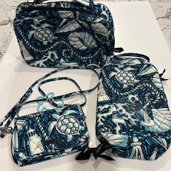 Vera Bradley 3 Pieces Vacation Bags/Wallet - Picture 2 of 6